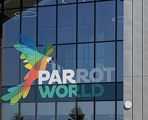 banner_vde_jc_parrot_world