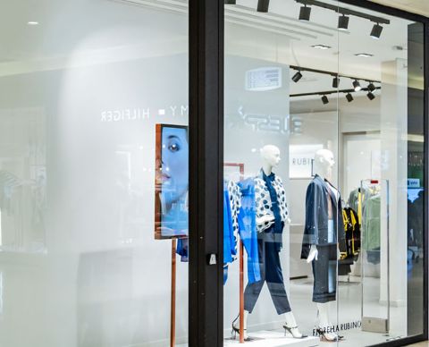 Fiorella Rubino al centro Globo Abbigliamento Busnago MB buoni sconto orari di apertura saldi