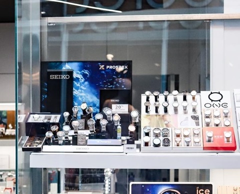 Calvin Klein abre loja dedicada a relojoaria e joalharia em Portugal