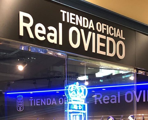Cambio ayer inversión Tienda Oficial Real Oviedo en el centro Los Prados - [Catégorie] - Oviedo,  Asturias