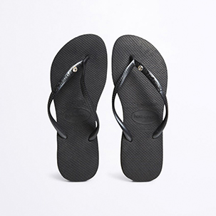 Bild på svarta flip-flop sandaler